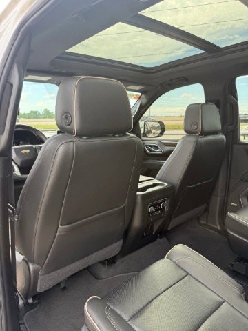 Used 2021 Iridescent Pearl Tricoat Chevrolet Premier image 14