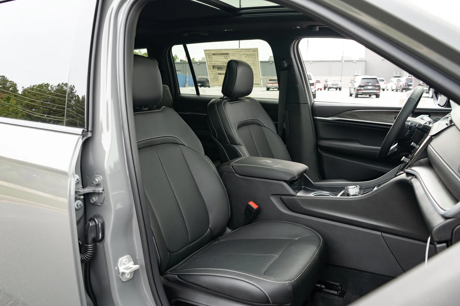 New 2027 Sting-Gray Clear-Coat Paint Jeep Limited Reserve image 24