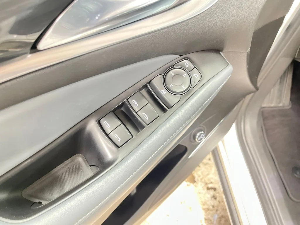 Used 2020 White Buick Essence image 16