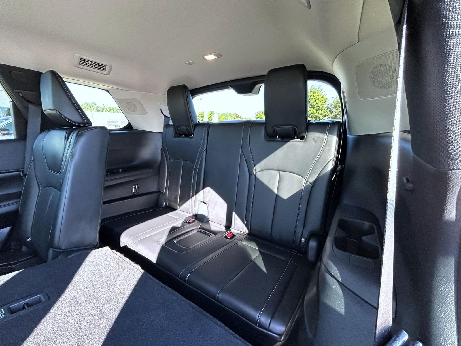 Used 2025 White INFINITI LUXE image 20