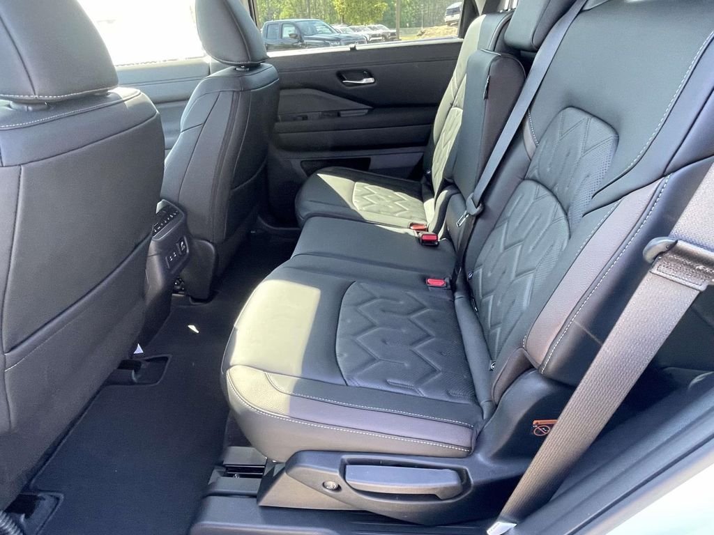 New 2026 Everest White Pearl TriCoat Nissan Platinum image 11