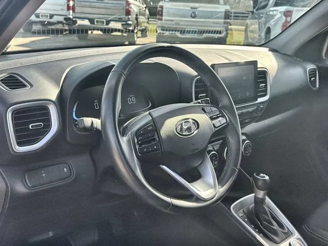 2025 Hyundai Venue SEL - Photo 10