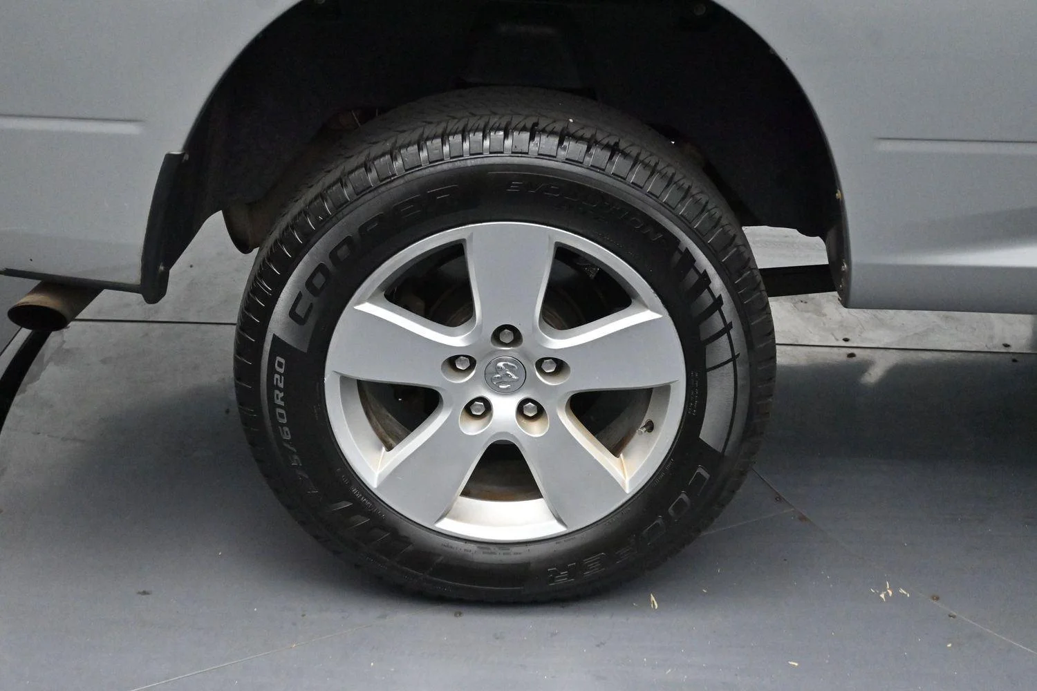 Used 2015 Bright Silver Metallic Clearcoat Ram SLT image 30