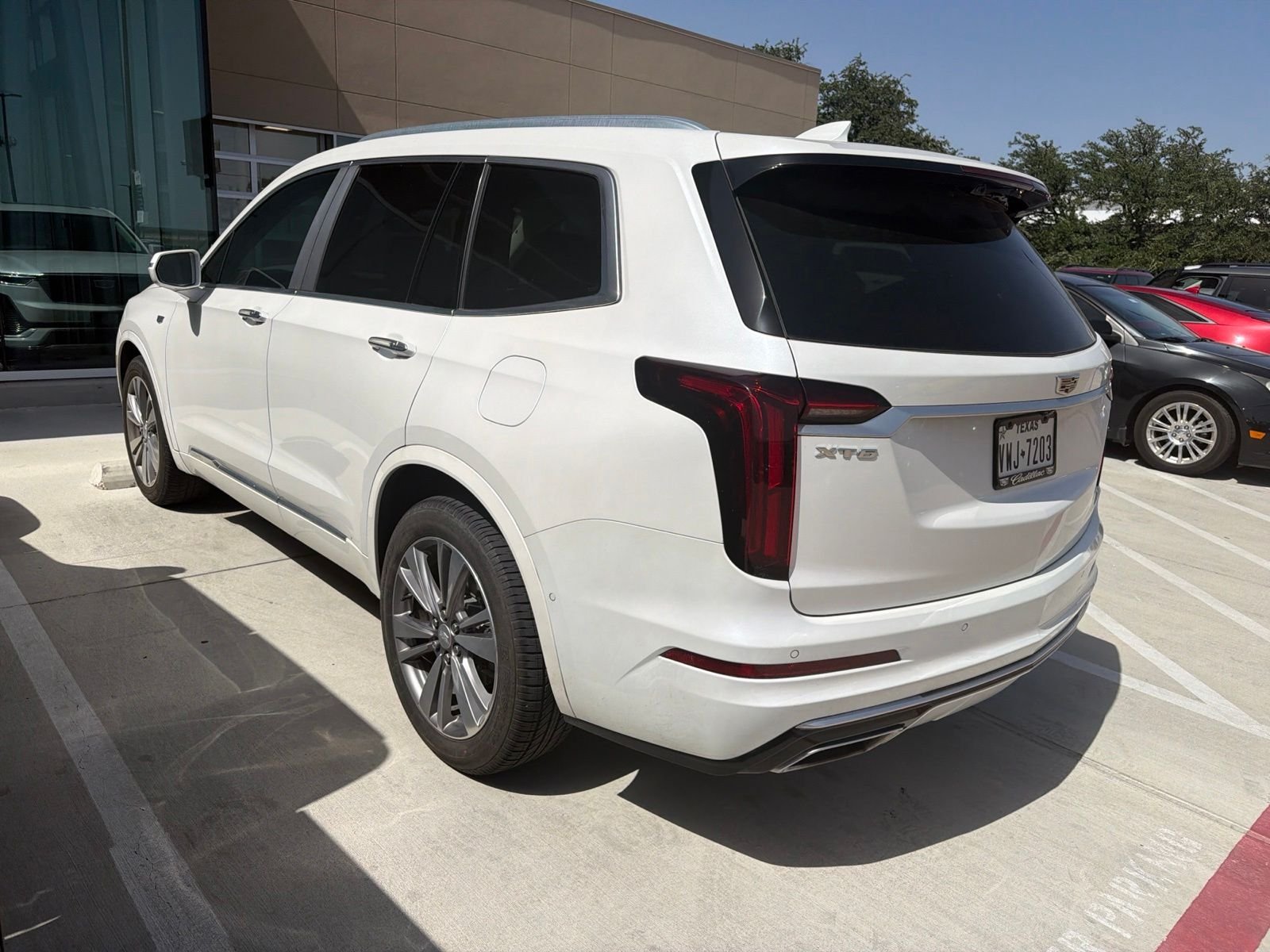 Used 2020 Crystal White Tricoat Cadillac Premium Luxury image 9