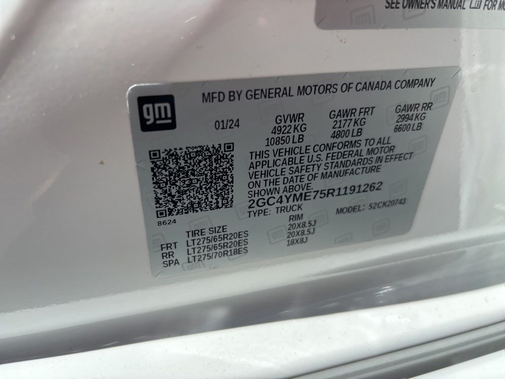 Used 2024 White Chevrolet Custom image 10