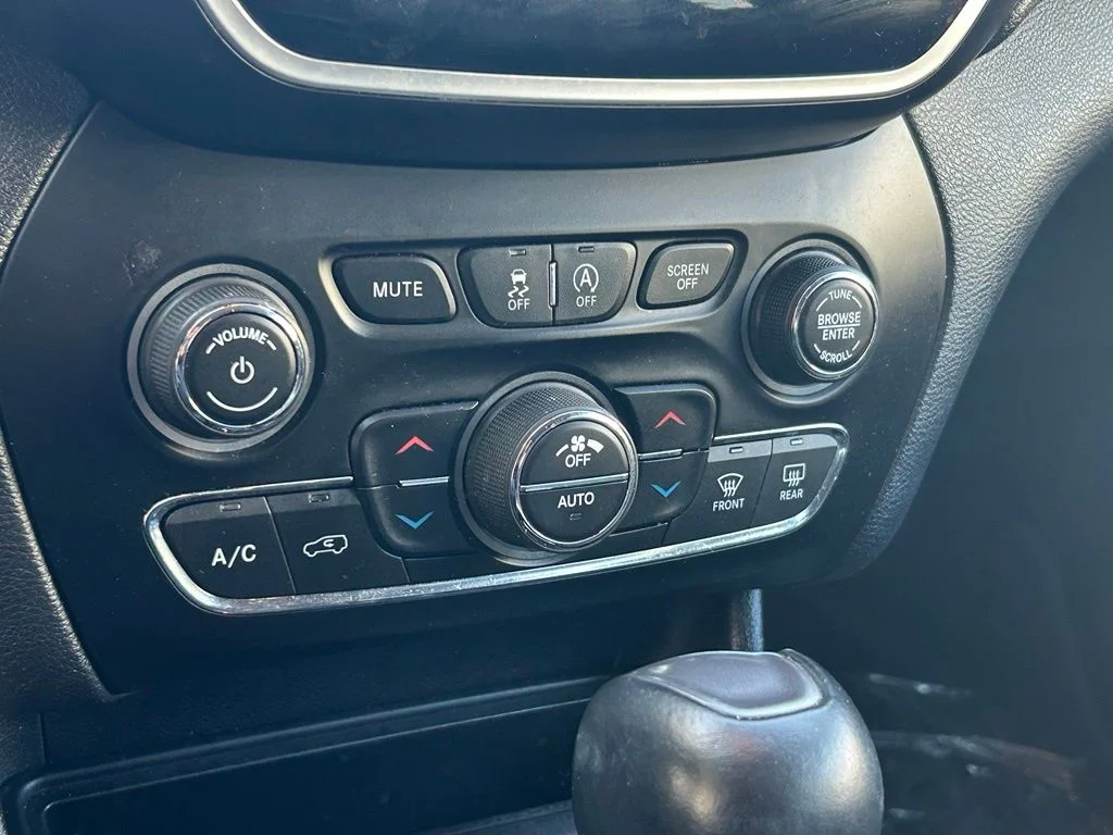 Used 2019 Black Jeep Limited image 22