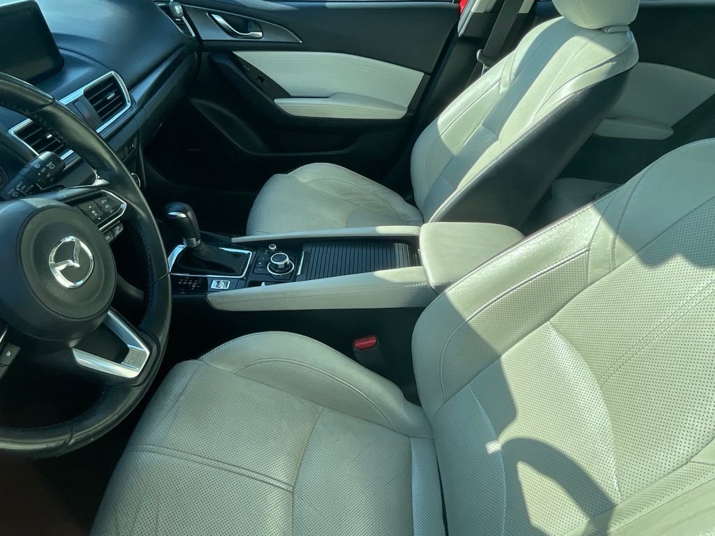 Used 2017 Red Metallic Mazda Grand Touring image 9