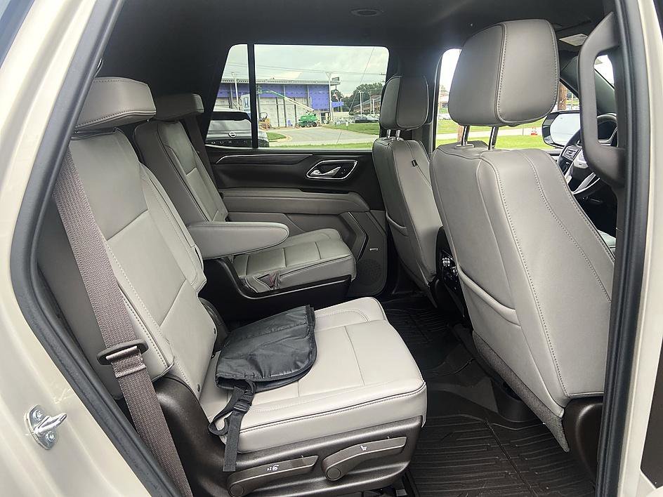 Used 2024 Pearl Beige Metallic GMC SLT image 18