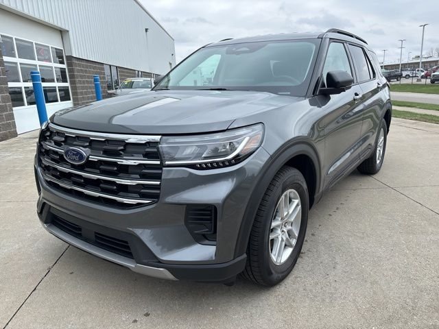 New 2026 Carbonized Gray Metallic Ford Active image 36