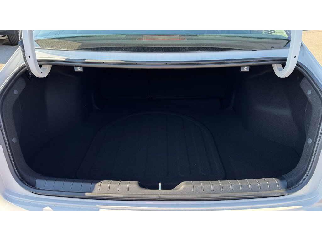 New 2026 Snow White Pearl Kia LXS image 7