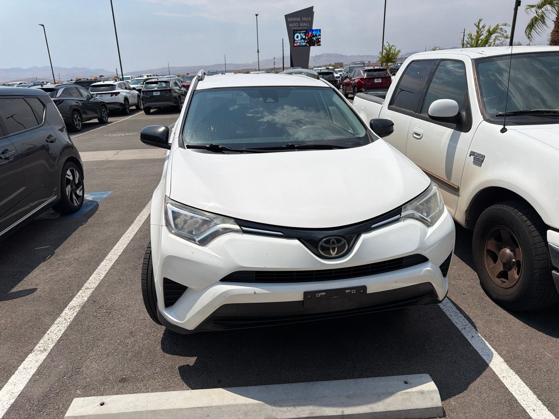 Used 2018 Toyota RAV4 LE with VIN JTMBFREV7JJ248211 for sale in Washington, UT