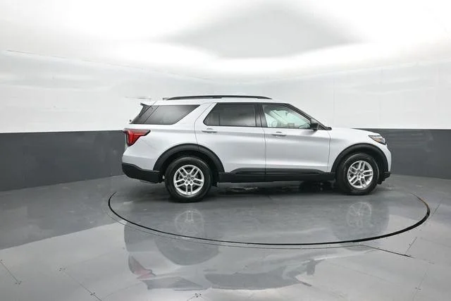 New 2026 Space White Metallic Ford Active image 8