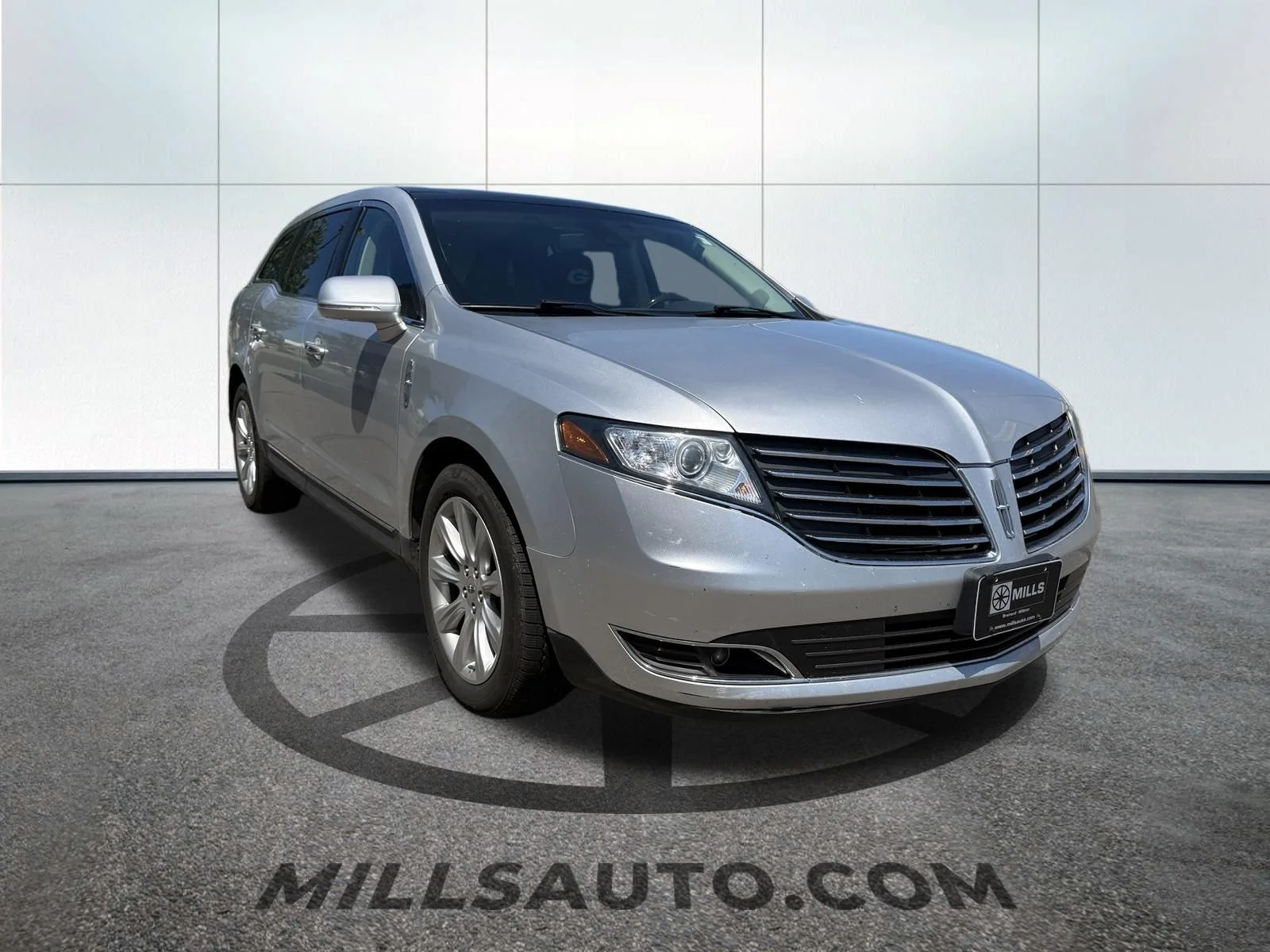 Used 2018 Lincoln MKT Reserve with VIN 2LMHJ5AT7JBL01063 for sale in Baxter, MN