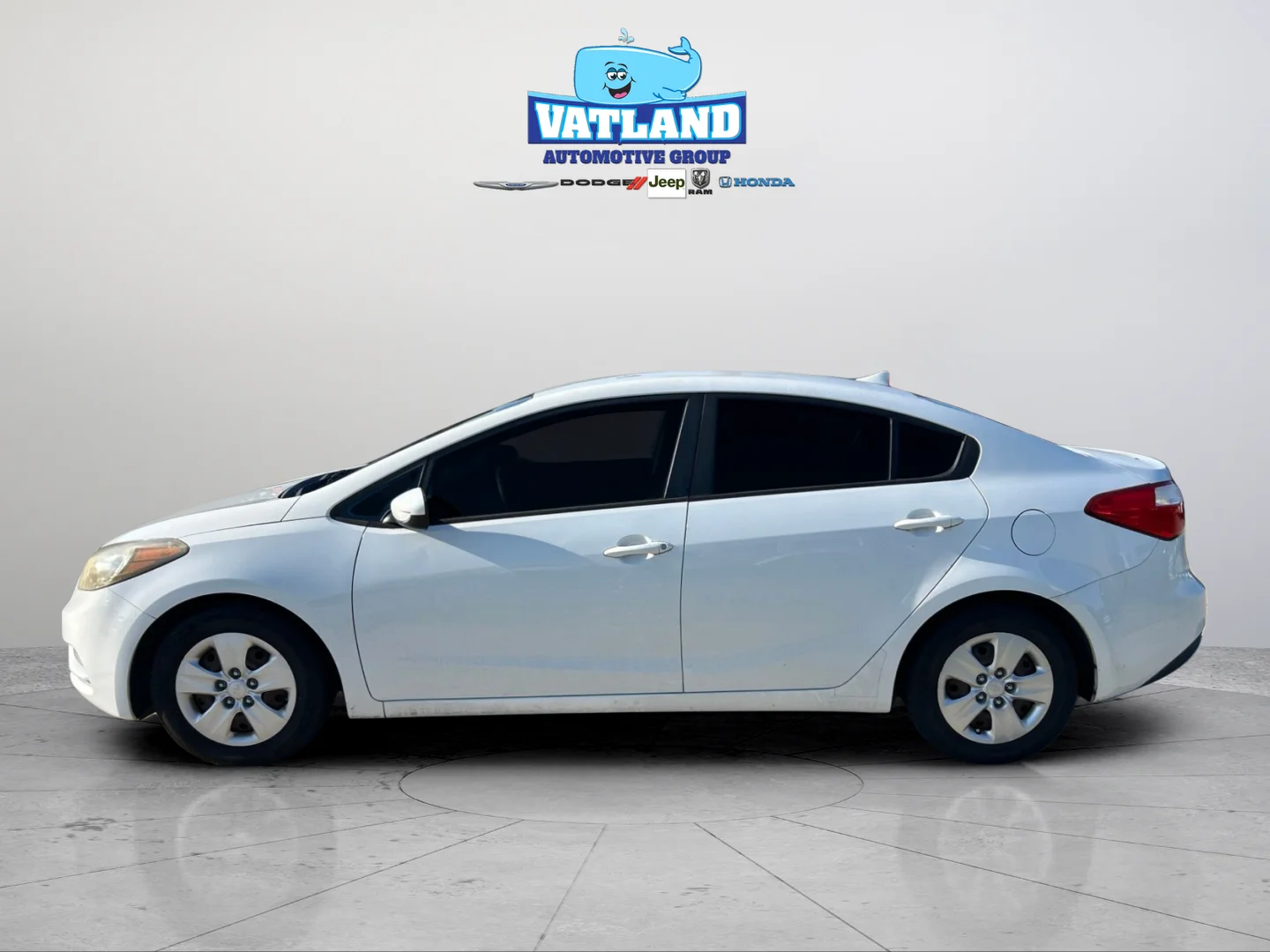 Used 2016 Clear White Kia LX image 2