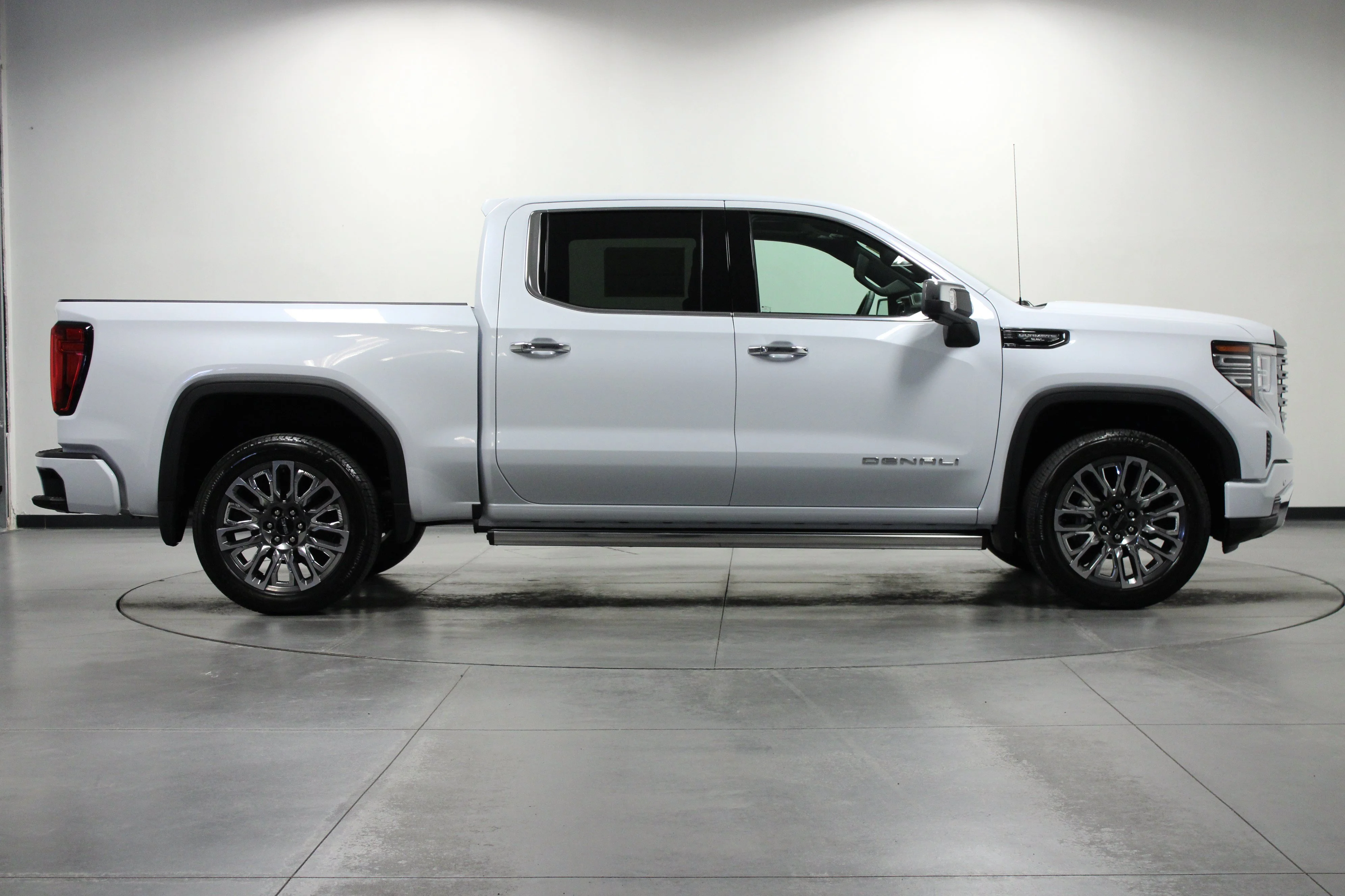 New 2026 Glacier White Tricoat GMC Denali Ultimate image 3