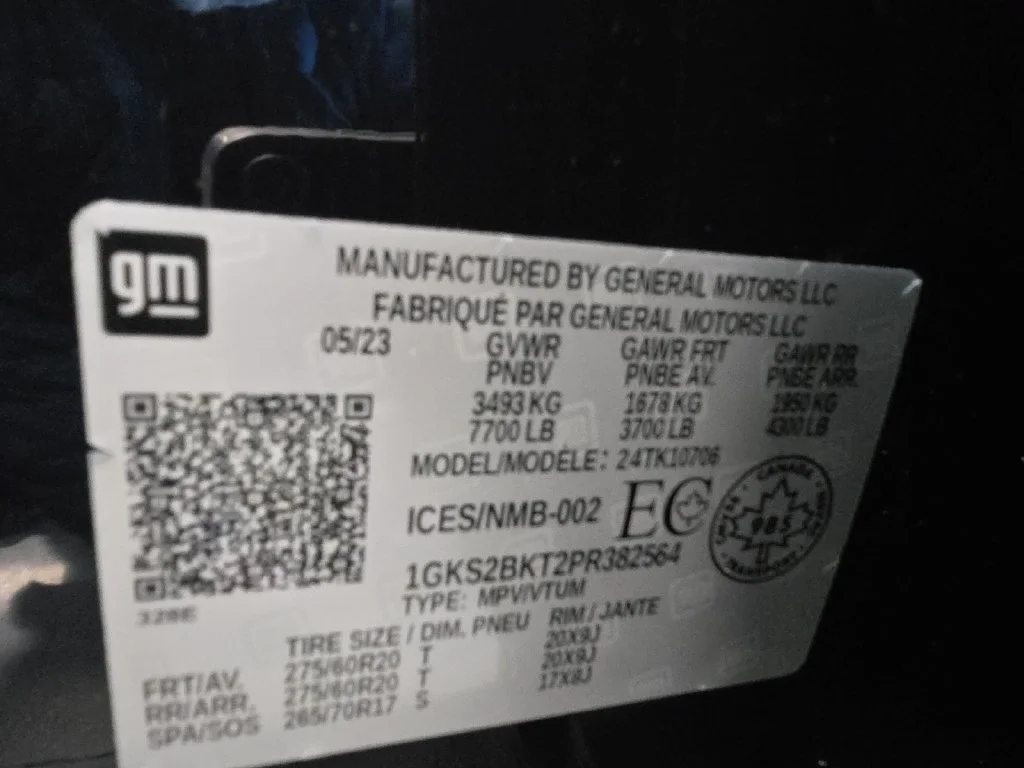 Certified Used 2023 Midnight Blue Metallic GMC SLT image 31