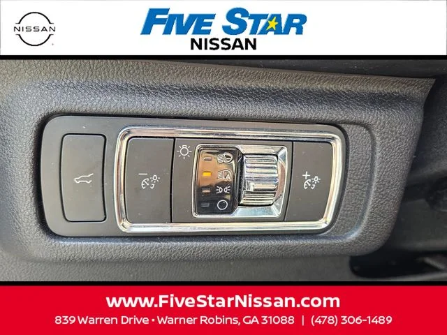 Used 2022 White Lincoln Standard image 28