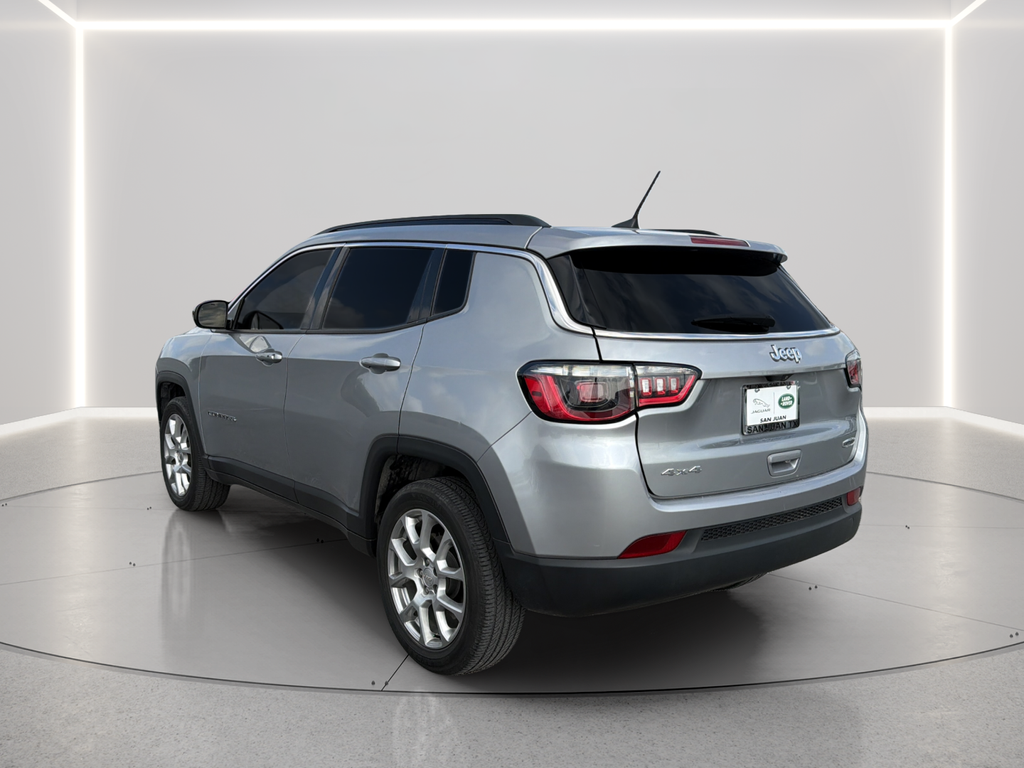 Used 2022 Silver Jeep Latitude Lux image 15