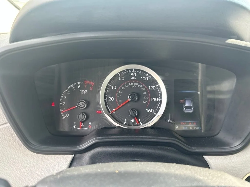 Used 2022 Pearl Toyota LE image 8