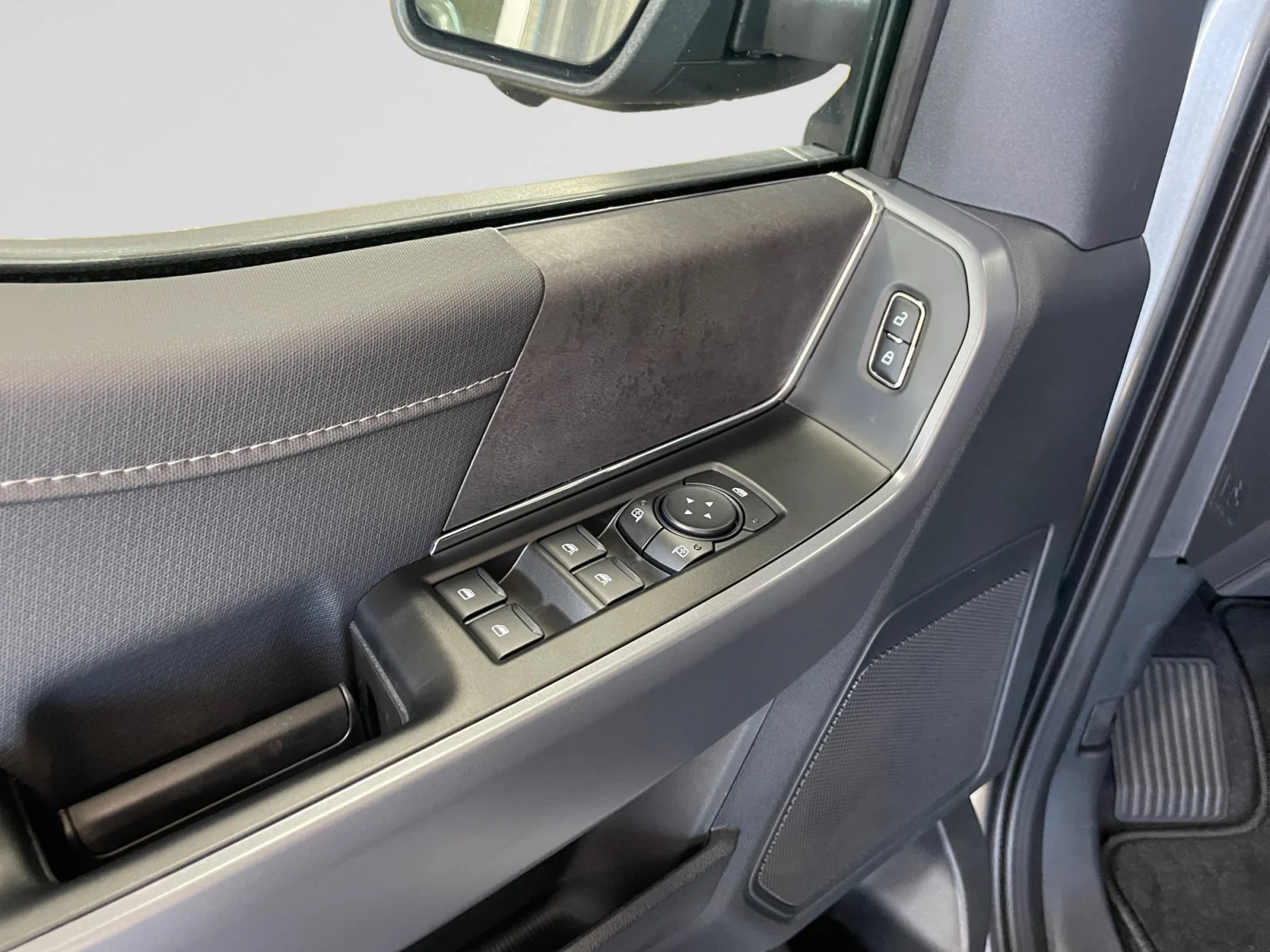 New 2026 Iconic Silver Metallic Ford XLT image 12