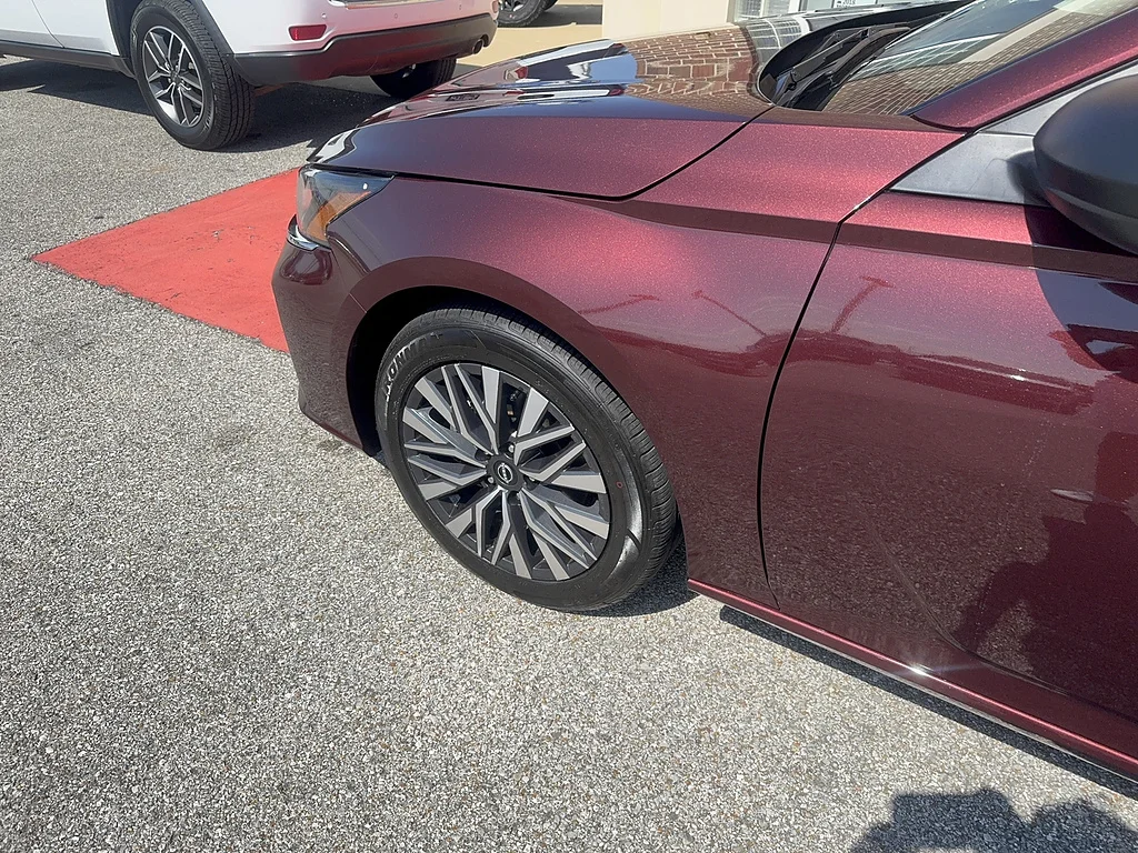 Used 2025 Garnet Pearl Metallic Nissan 2.5 SV image 17