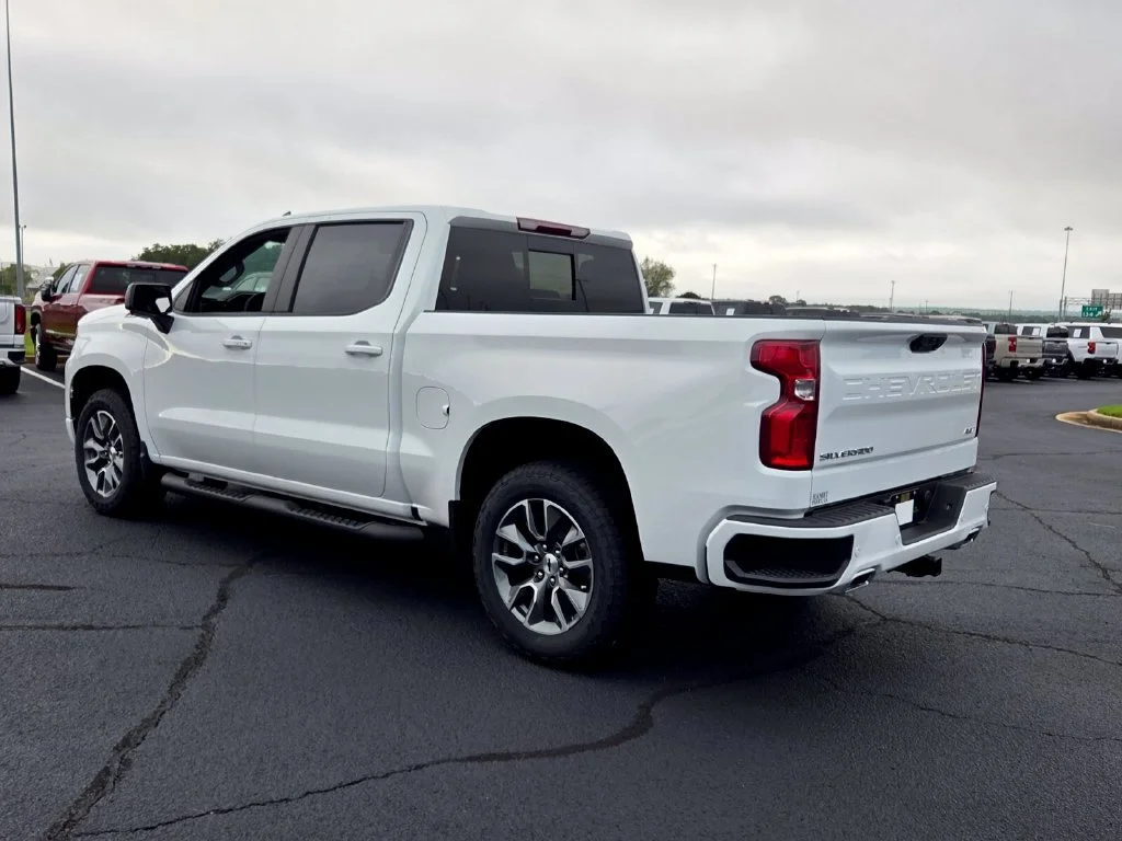 New 2026 Summit White Chevrolet RST image 33