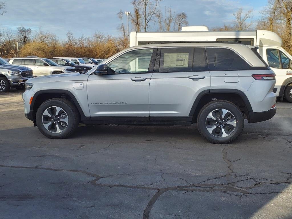 New 2024 Silver Zynith Jeep 4xe image 4