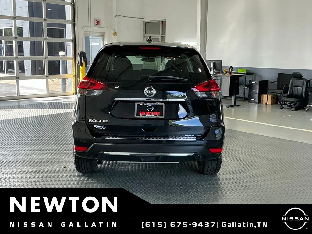Used 2018 Magnetic Black Nissan S image 5