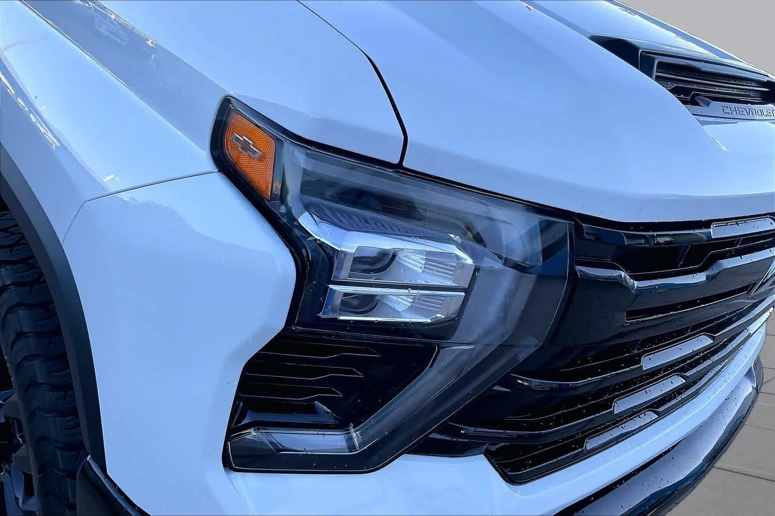Used 2025 Summit White Chevrolet LT image 24