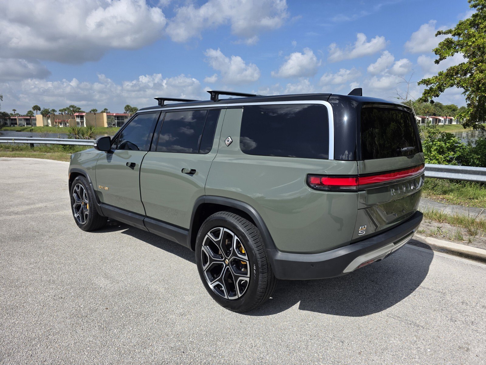 Used 2022 Rivian R1S Launch Edition with VIN 7PDSGABL5NN002766 for sale in West Palm Beach, FL