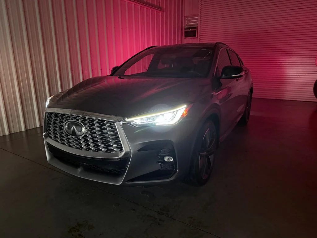 Used 2023 Gray INFINITI LUXE image 8