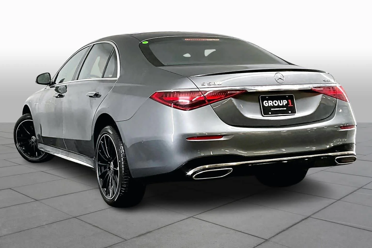 New 2026 Selenite Grey Metallic Mercedes-Benz S 580 image 4