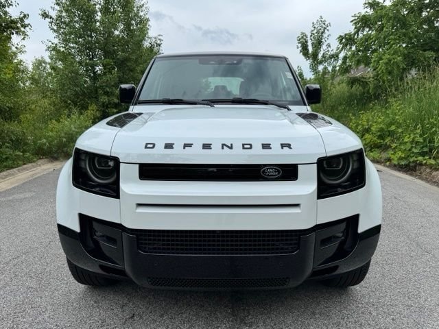 New 2026 Fuji White Land Rover X-Dynamic SE image 3