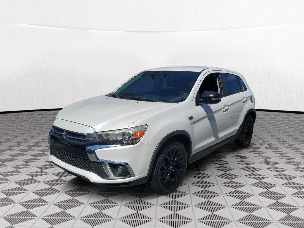 Used 2018  Mitsubishi 2.0 LE image 3