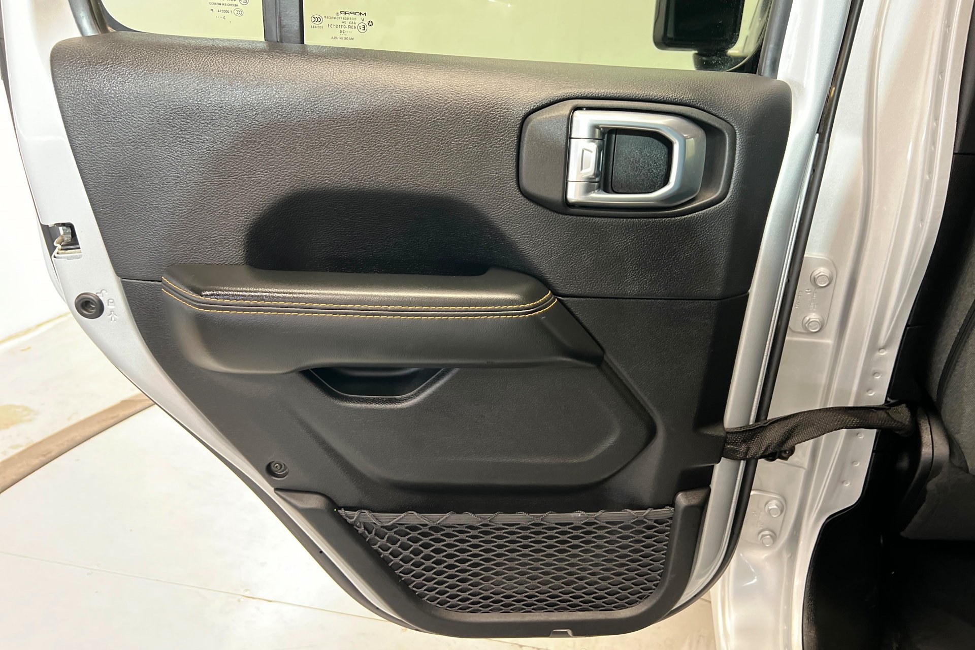 Used 2024 Silver Zynith Clearcoat Jeep Sahara image 19