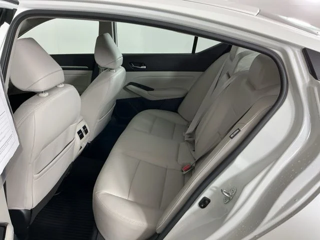 Used 2021  Nissan 2.5 Platinum image 28