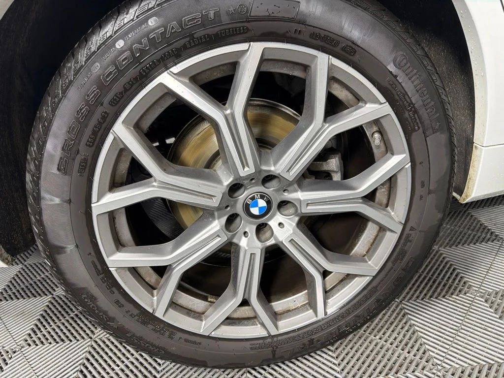 Certified Used 2026 Alpine White BMW xDrive40i image 12