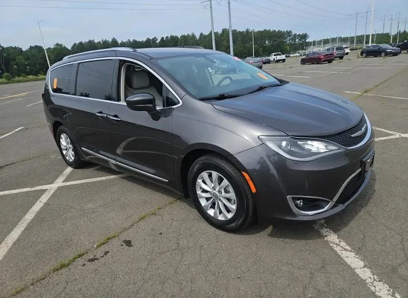 Used 2018 Granite Crystal Metallic Clearcoat Chrysler Touring L image 2