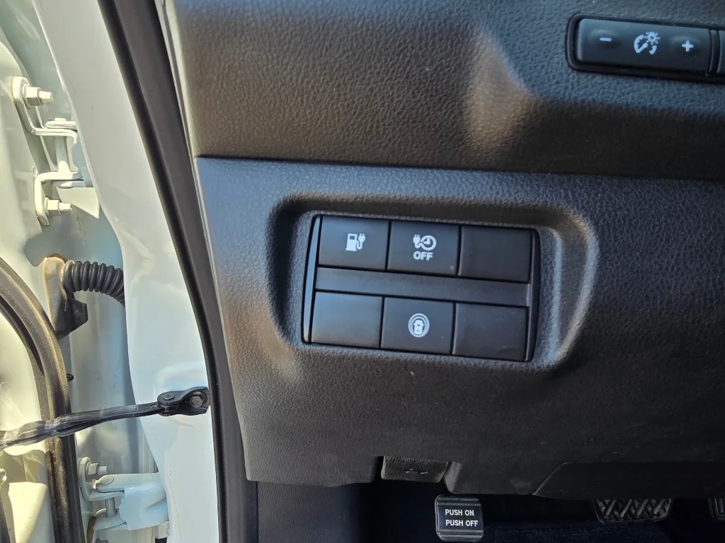 Used 2023 Glacier White Nissan S image 18