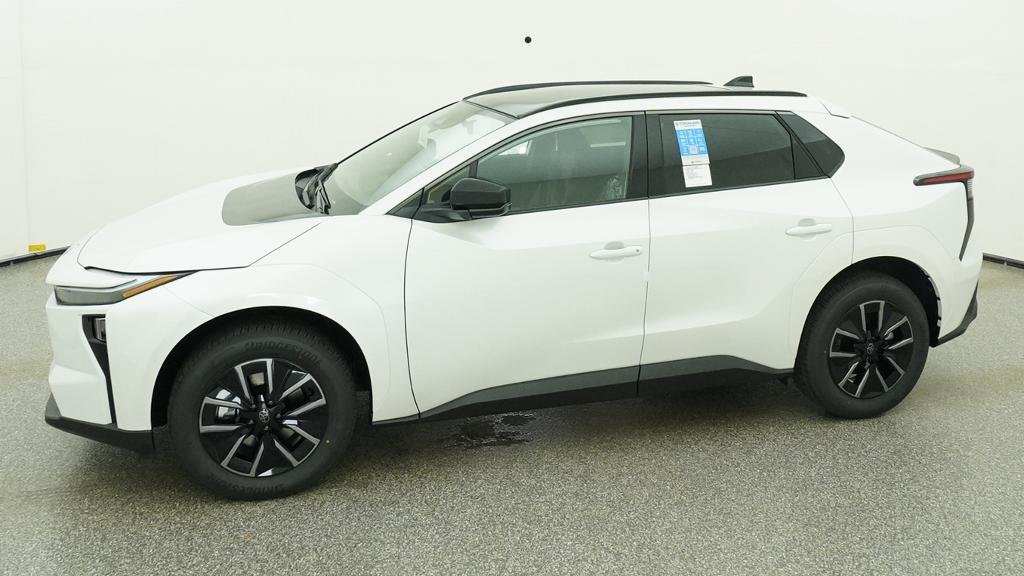 New 2026 Wind Chill Pearl Toyota XLE image 5