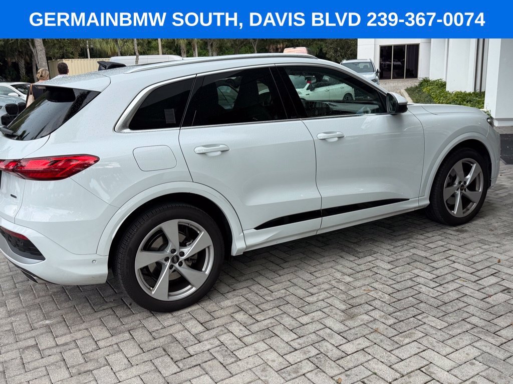 Used 2025  Audi 2.0T Prestige image 4