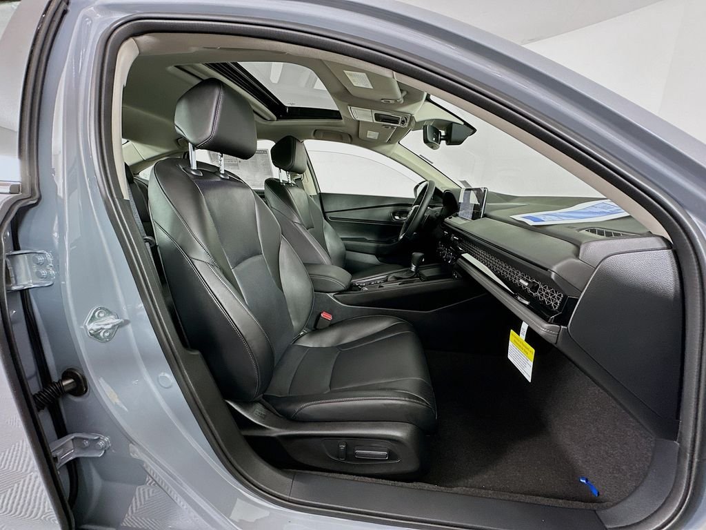 New 2026 Urban Gray Pearl Honda Touring image 29