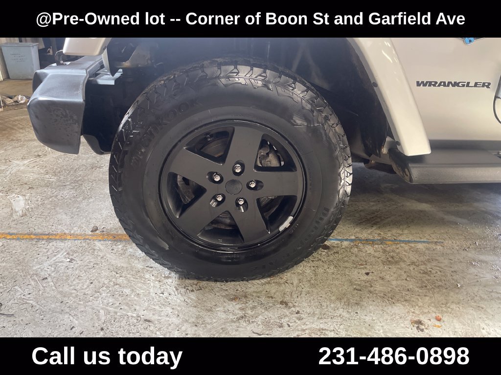Used 2012 Silver Jeep Sahara image 11