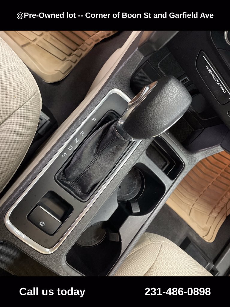 Used 2018 Gold Ford SE image 23