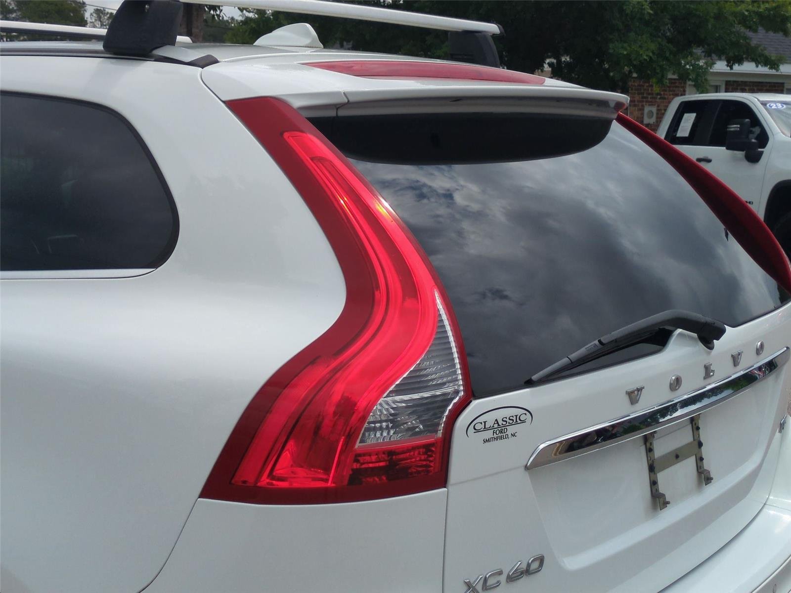 Used 2015  VOLVO  image 11