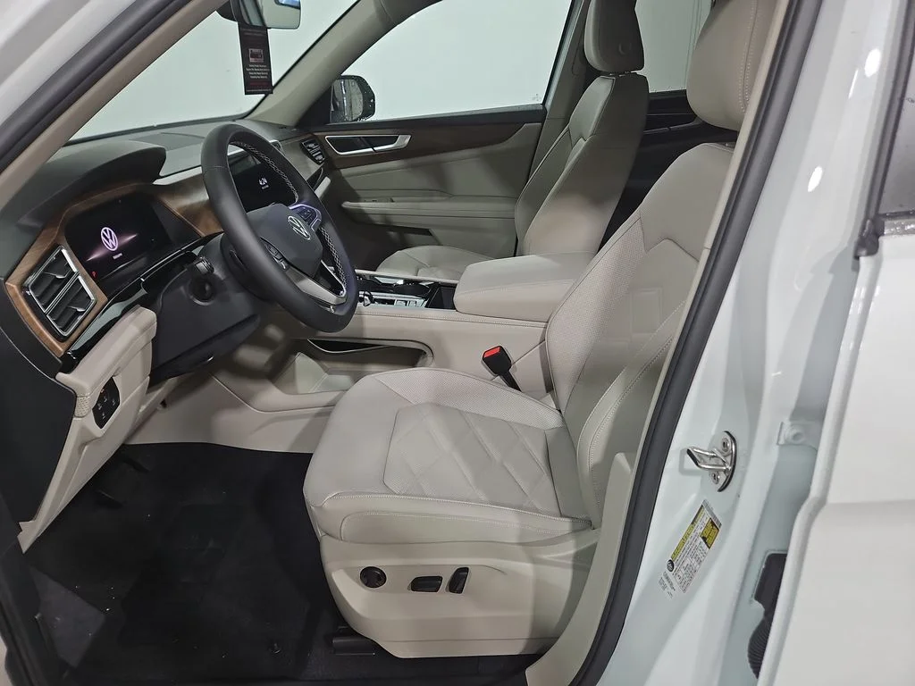 New 2026 White/off-white Volkswagen 2.0T SE w/Technology image 9
