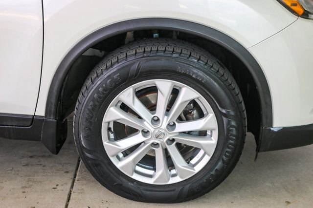 Used 2016 White Nissan SV image 11