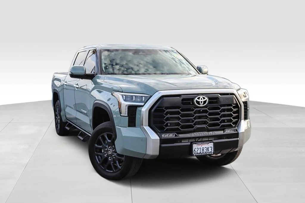 Used 2022  Toyota Limited image 2