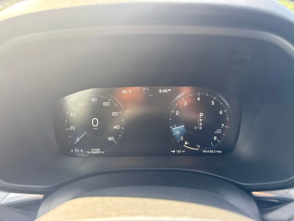 Used 2020 Black Volvo T5 Momentum image 16