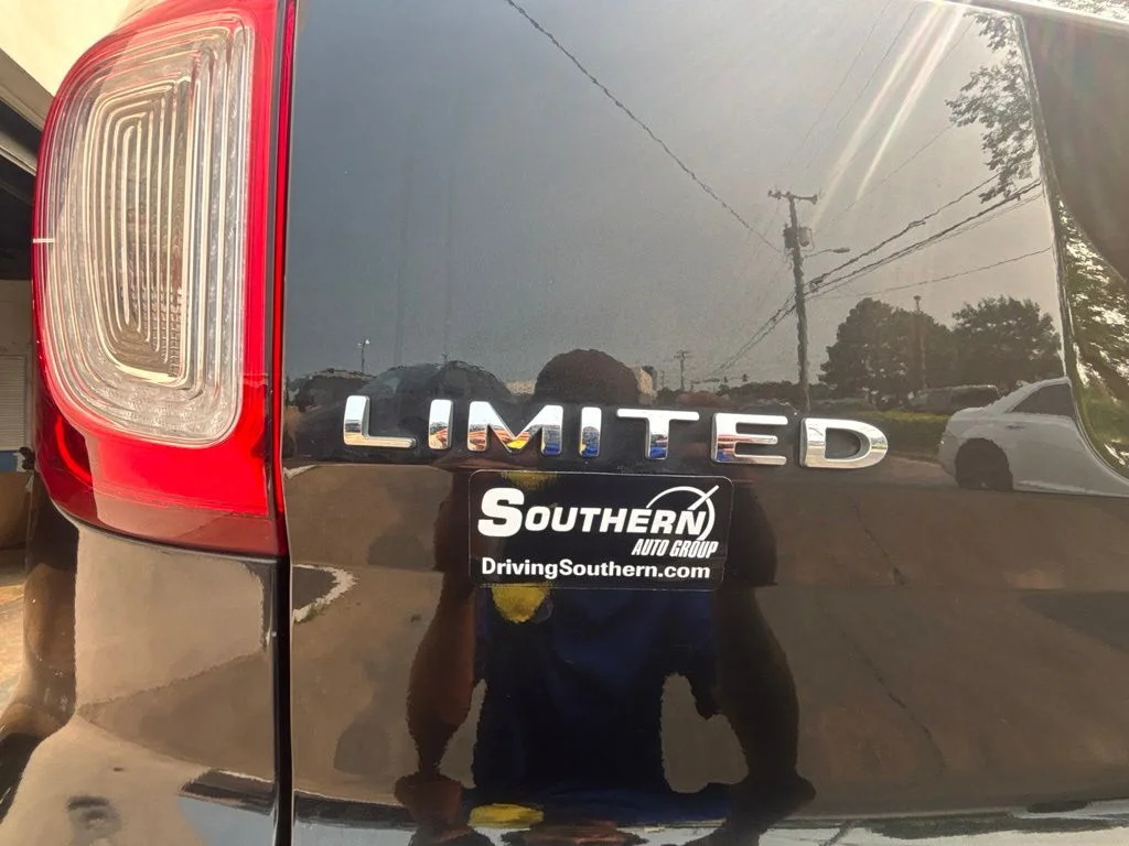 Used 2013 Black Ford Limited image 27